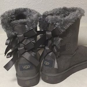 Ugg’s size 8, Bailey Bow Like New Gray